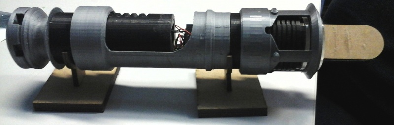 Fichier:Sabre sur supports.jpg